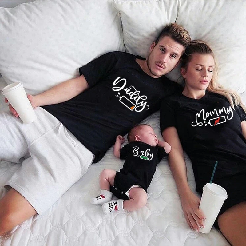 Funny Battery Pattern Family Matching Clothes Daddy Mommy Son Daughter Tops Summer Family Look Short Sleeve Family T-shirt Tees